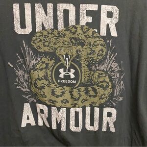 Under Armour Mens Graphic Tee T Shirt XL 44” Gray With Green Snake UA Freedom